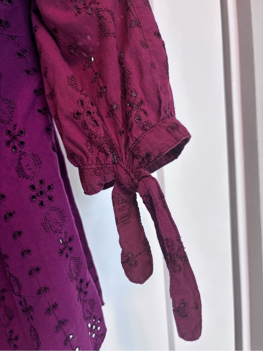 Westport 3/4 sleeve Women's Magenta Eyelet Peasant Top - Picture 2 of 4